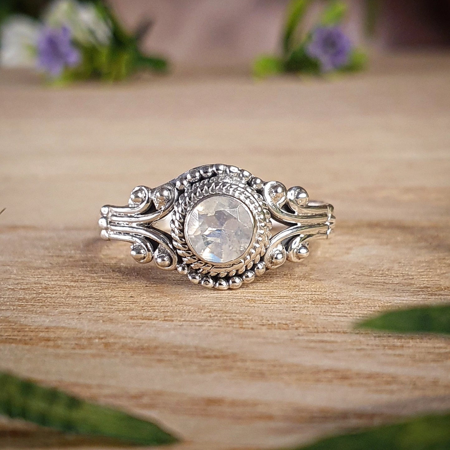 Moonstone Ring - size 9 (mx711)