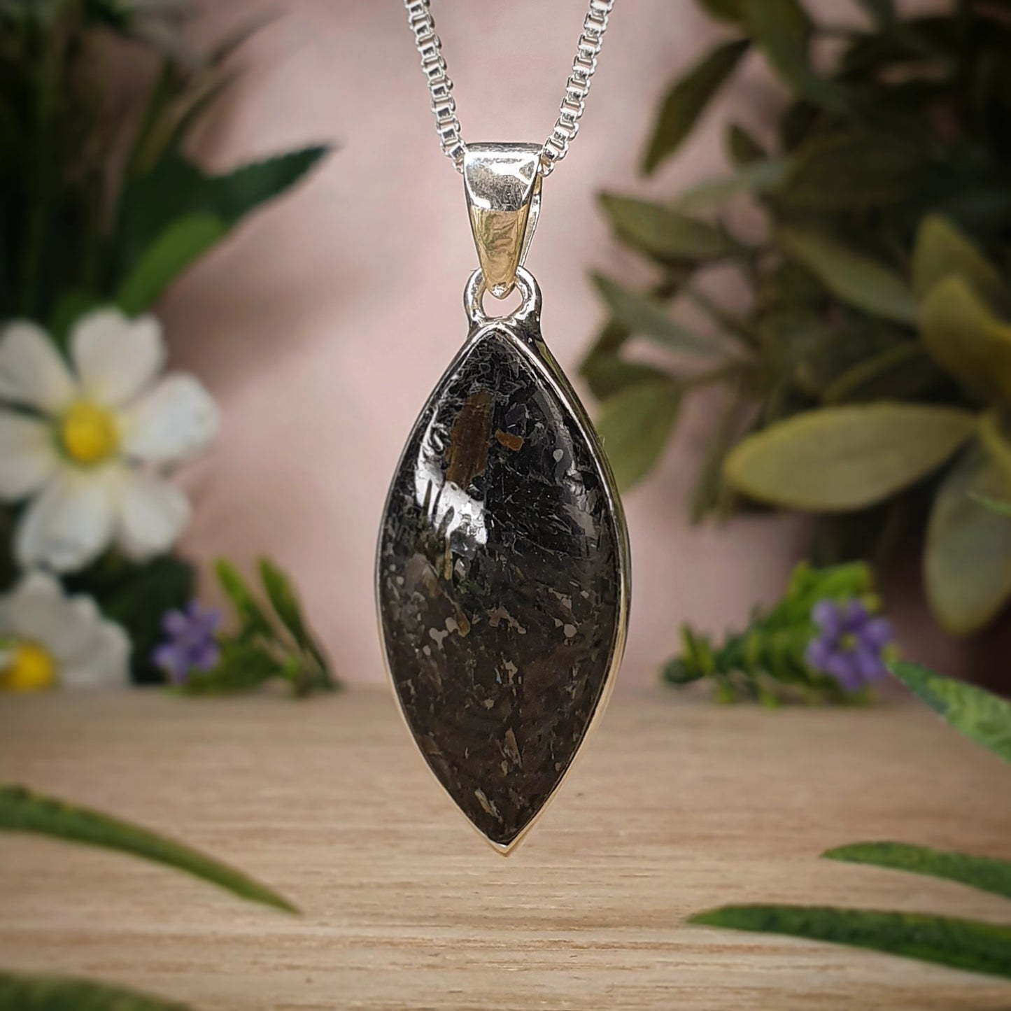 Nuummite Pendant (mx725)