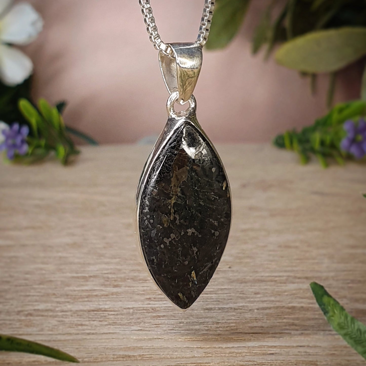 Nuummite Pendant (mx725)