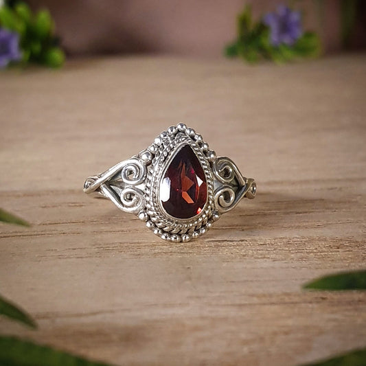 Garnet Ring - Size 7 (mx785)