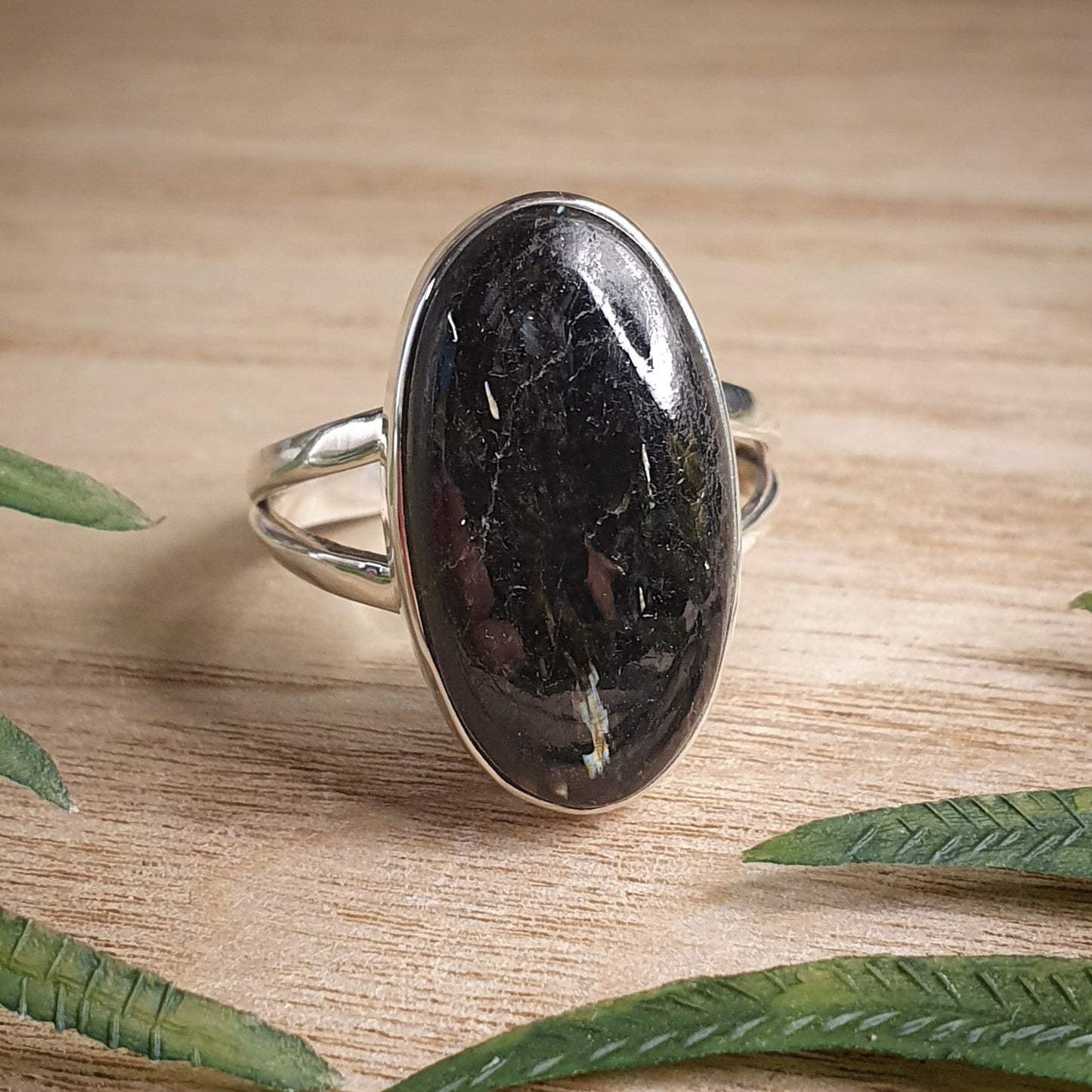 Nuummite Ring - Size 9 / S (ZX441)